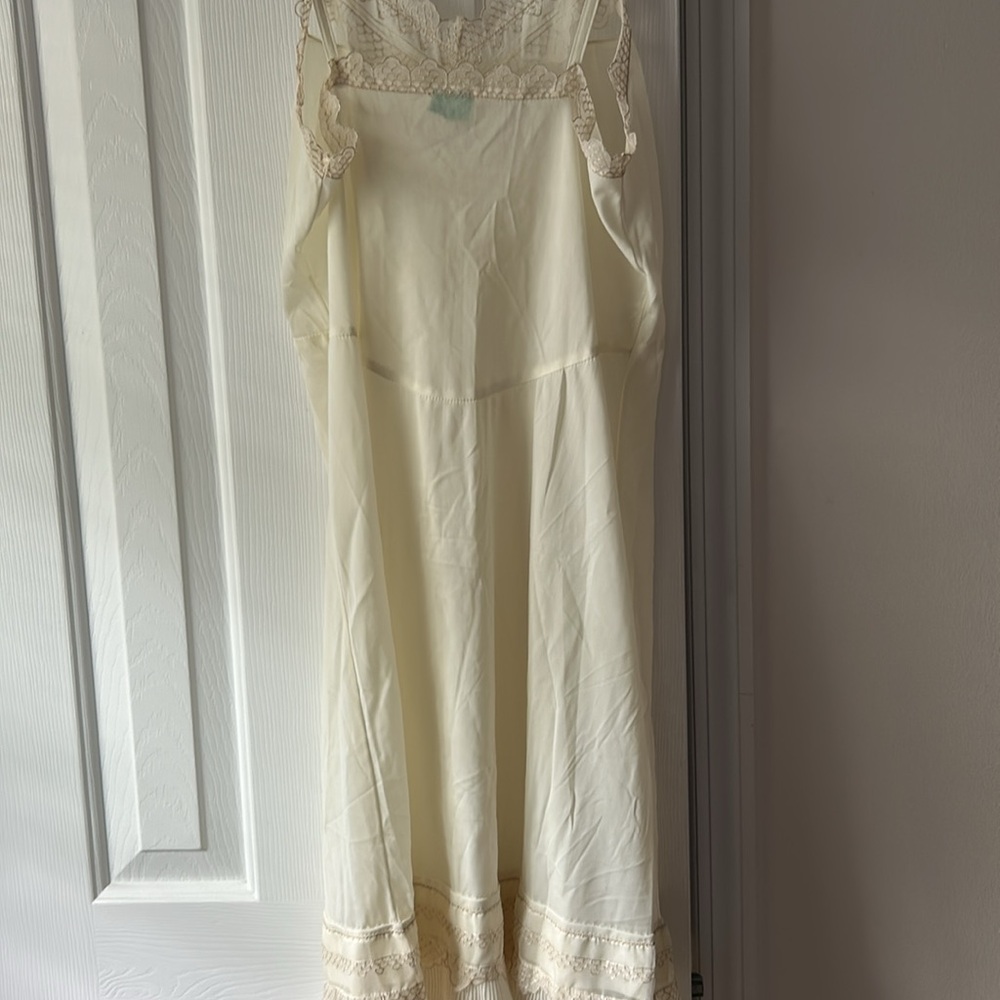 VINTAGE Elegant Cream Lace Trim Nightgown-slip dress - Picture 5 of 8